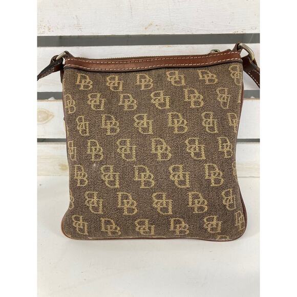 DOONEY & BOURKE, BROWN SIGNATURE CANVAS CROSSBODY BAG ASIS - Picture 4 of 16